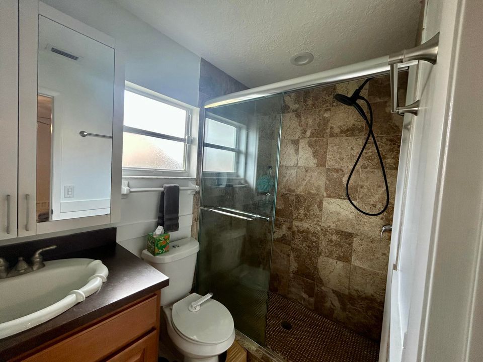 На продажу: $365,000 (3 спален, 2 ванн, 1214 Квадратных фут)