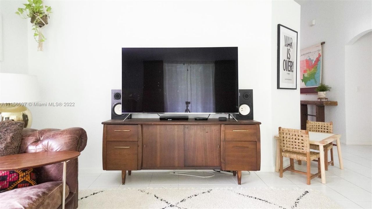 For Rent: $4,000 (3 beds, 2 baths, 1618 Square Feet)