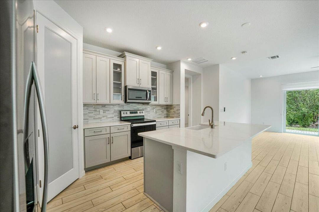 出租: $4,000 (3 贝兹, 2 浴室, 1863 平方英尺)