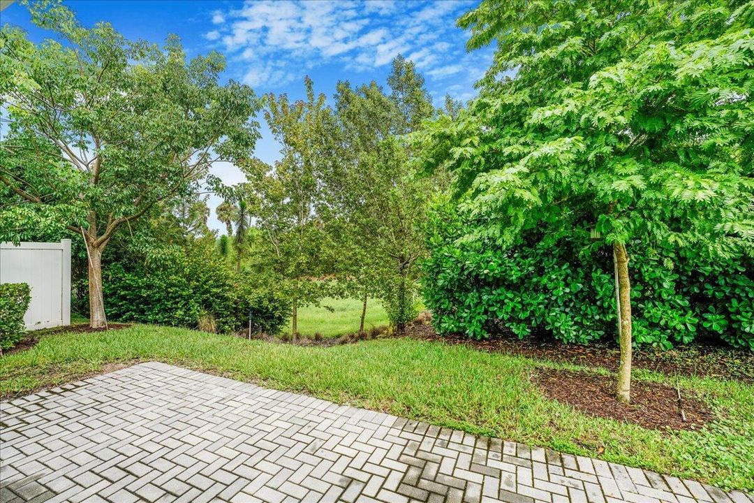 出租: $4,000 (3 贝兹, 2 浴室, 1863 平方英尺)