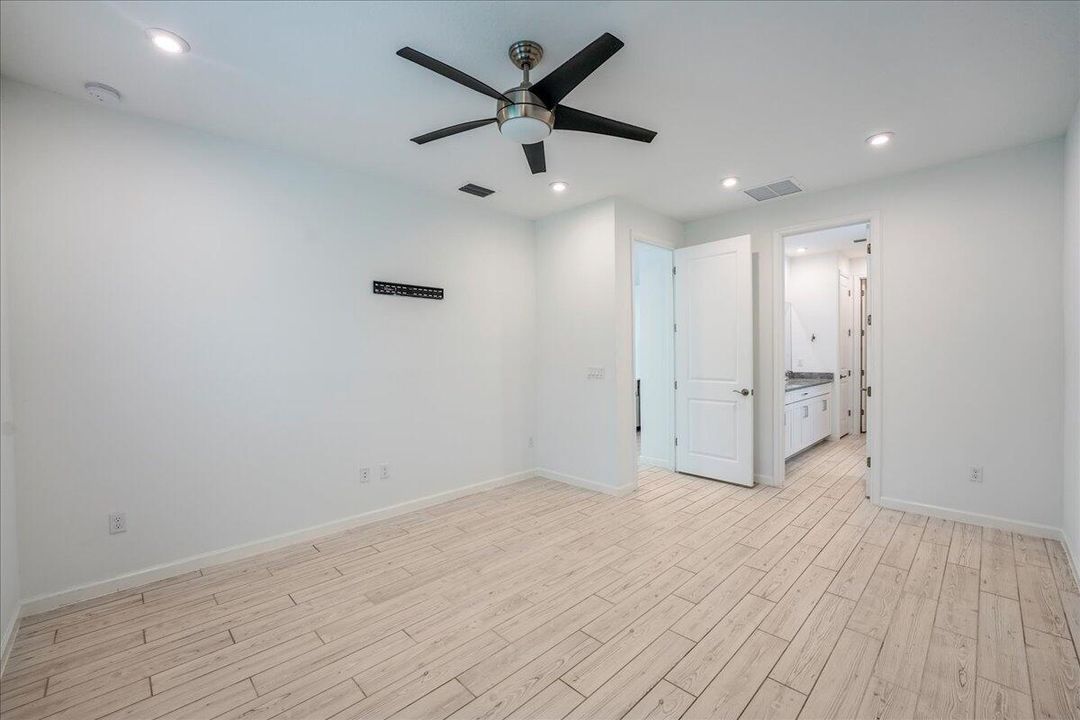 出租: $4,000 (3 贝兹, 2 浴室, 1863 平方英尺)