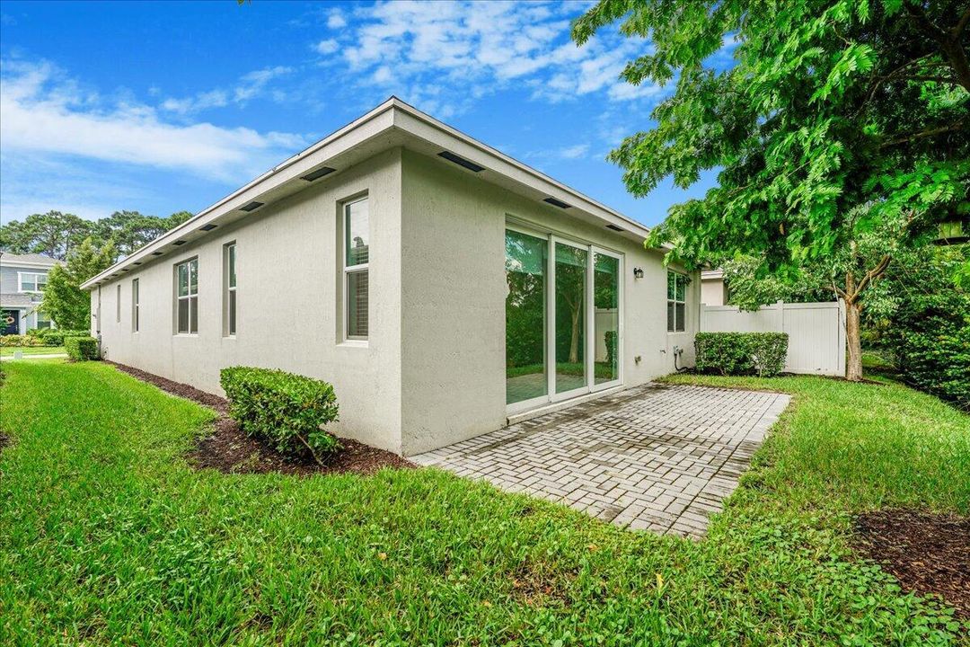 出租: $4,000 (3 贝兹, 2 浴室, 1863 平方英尺)