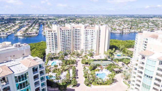 待售: $1,400,000 (2 贝兹, 2 浴室, 2353 平方英尺)