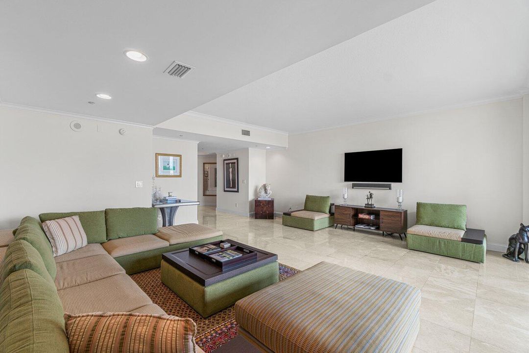 待售: $1,400,000 (2 贝兹, 2 浴室, 2353 平方英尺)