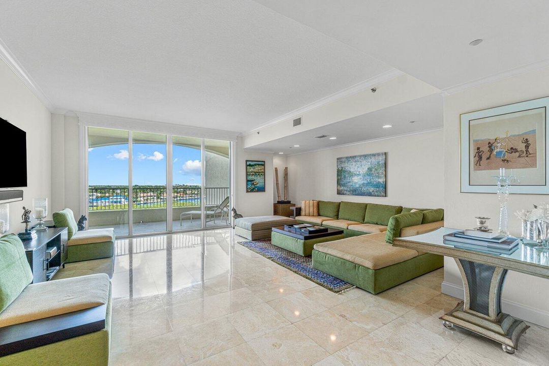 待售: $1,400,000 (2 贝兹, 2 浴室, 2353 平方英尺)