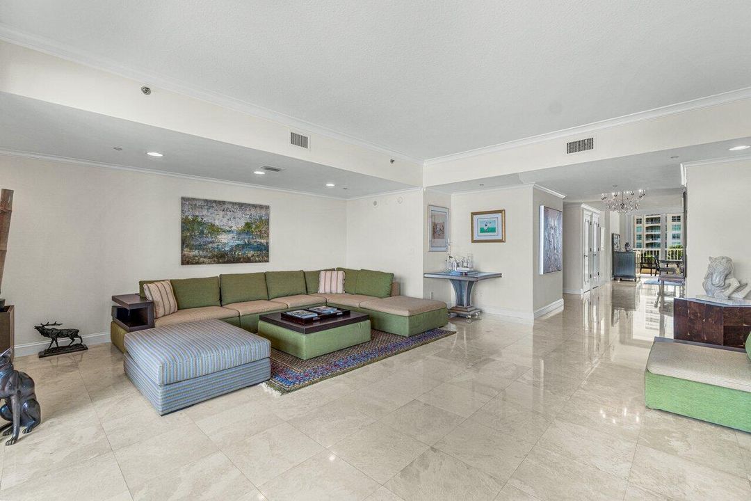 待售: $1,400,000 (2 贝兹, 2 浴室, 2353 平方英尺)