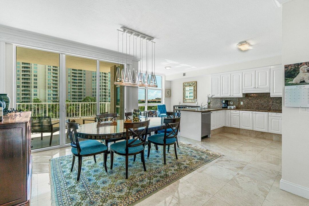 待售: $1,400,000 (2 贝兹, 2 浴室, 2353 平方英尺)