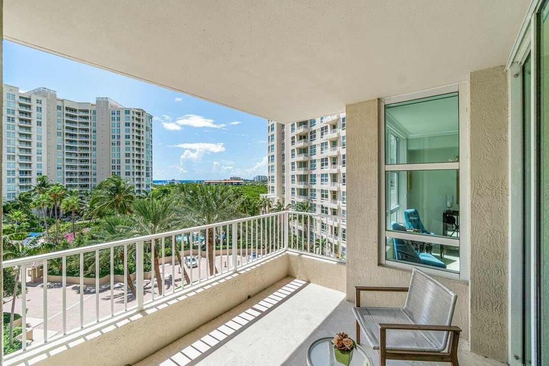 待售: $1,400,000 (2 贝兹, 2 浴室, 2353 平方英尺)