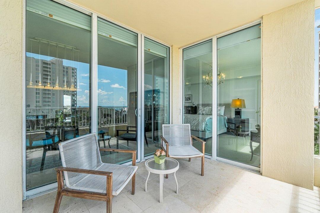 待售: $1,400,000 (2 贝兹, 2 浴室, 2353 平方英尺)