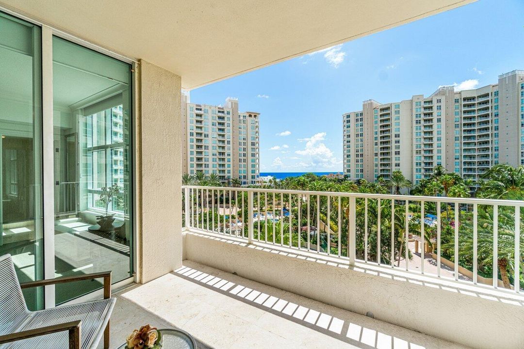 待售: $1,400,000 (2 贝兹, 2 浴室, 2353 平方英尺)