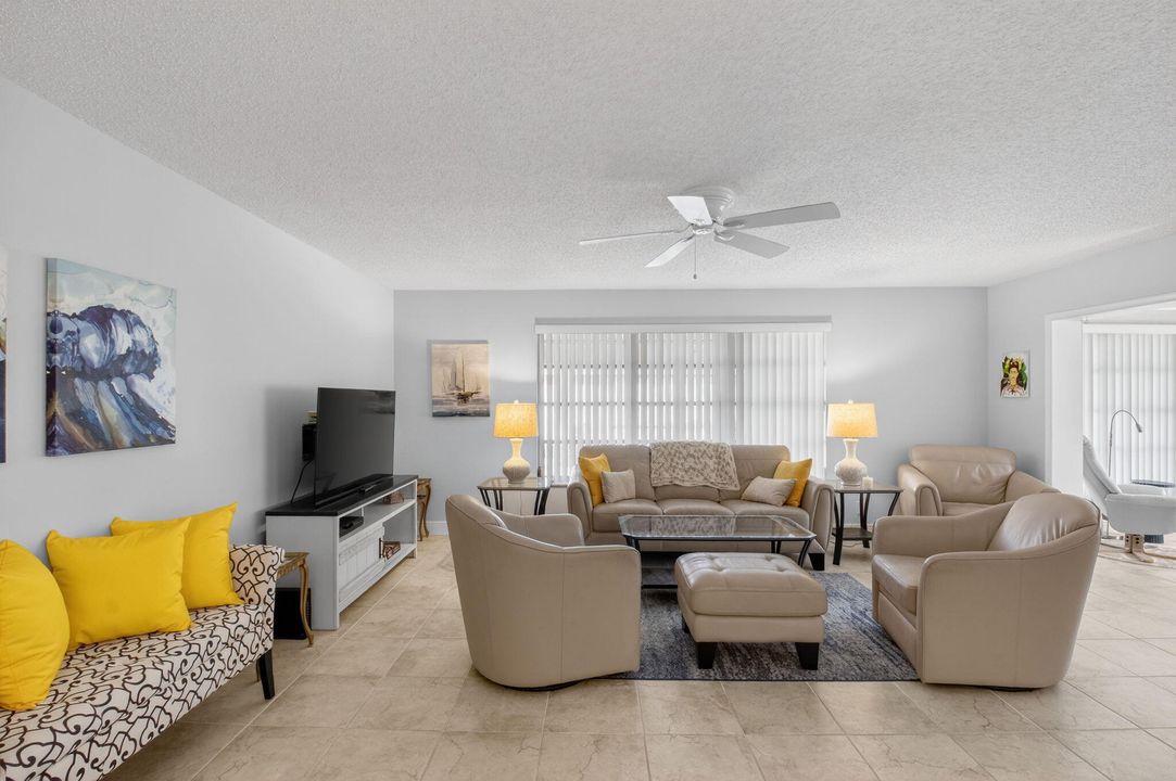 待售: $230,000 (2 贝兹, 2 浴室, 1137 平方英尺)