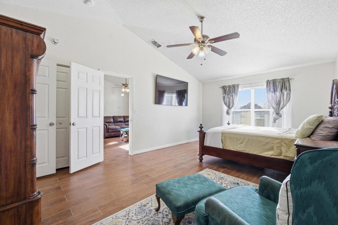 For Sale: $399,999 (4 beds, 2 baths, 1702 Square Feet)