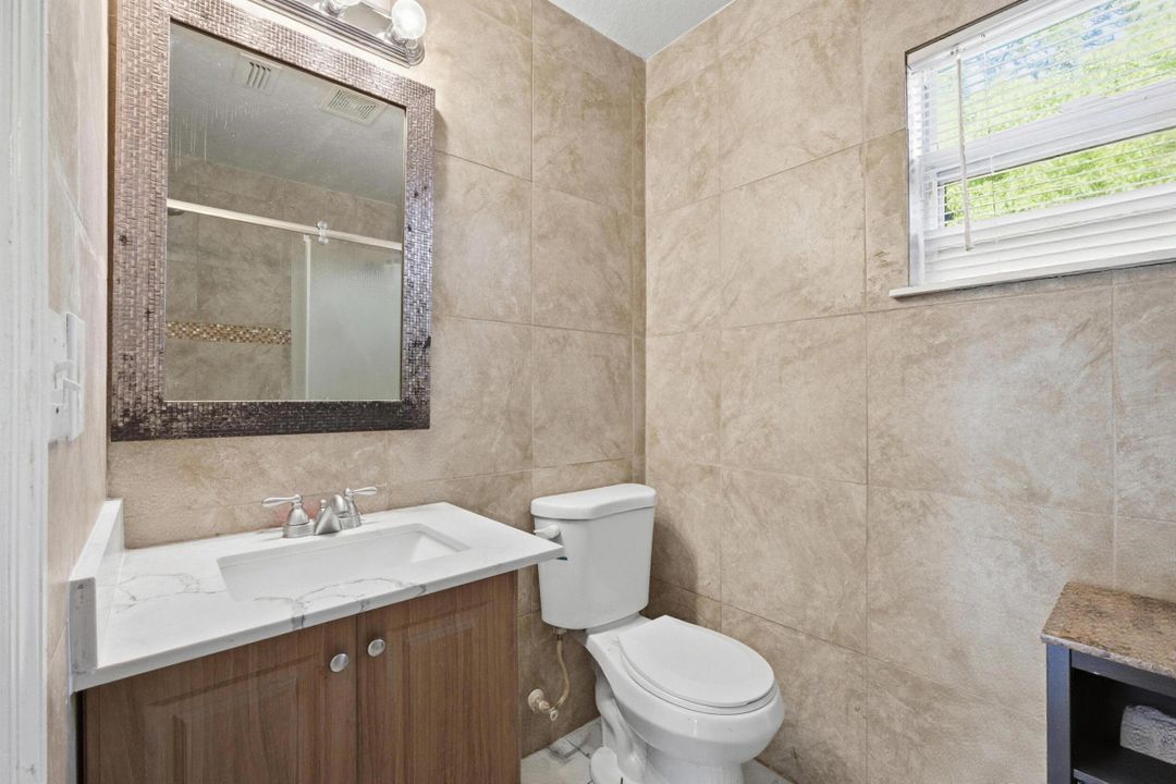 For Sale: $399,999 (4 beds, 2 baths, 1702 Square Feet)