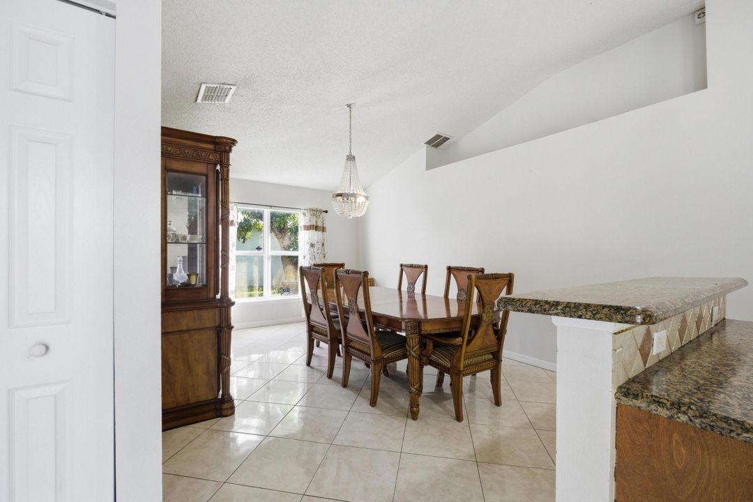 For Sale: $399,999 (4 beds, 2 baths, 1702 Square Feet)