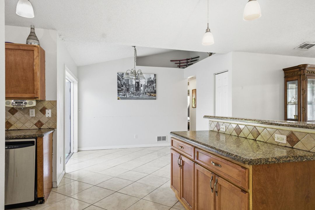For Sale: $399,999 (4 beds, 2 baths, 1702 Square Feet)