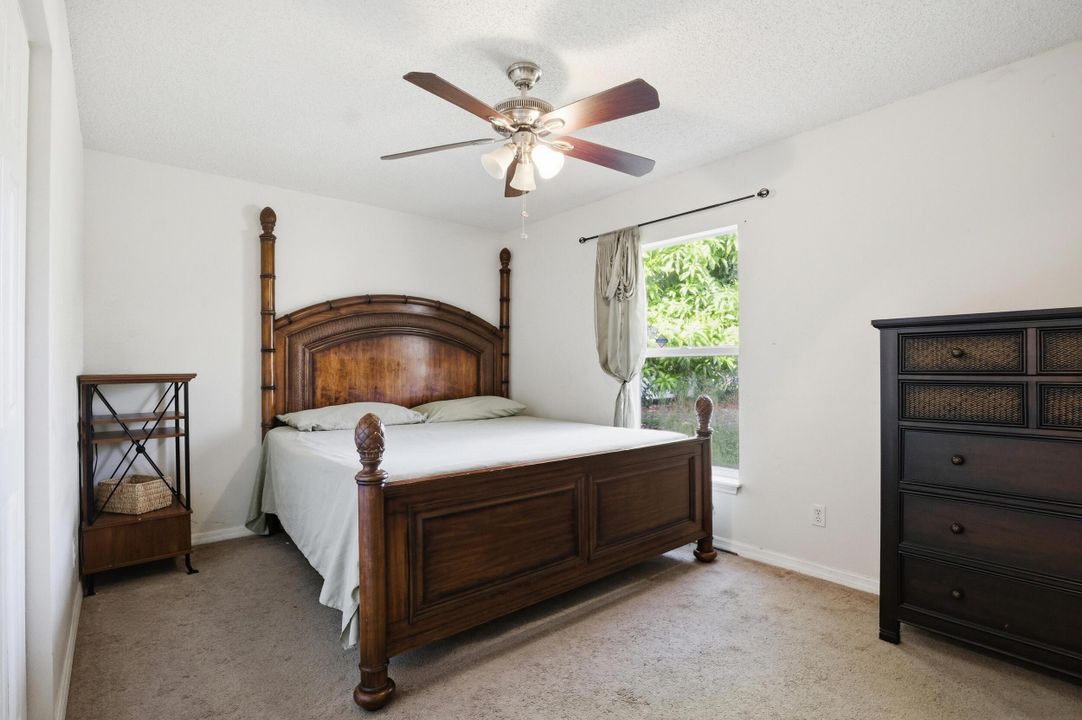 For Sale: $399,999 (4 beds, 2 baths, 1702 Square Feet)