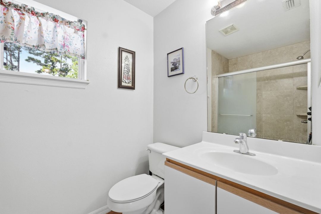 For Sale: $399,999 (4 beds, 2 baths, 1702 Square Feet)