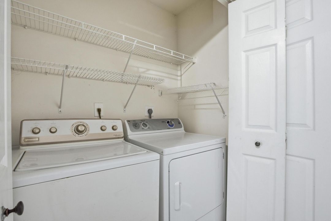 For Sale: $399,999 (4 beds, 2 baths, 1702 Square Feet)