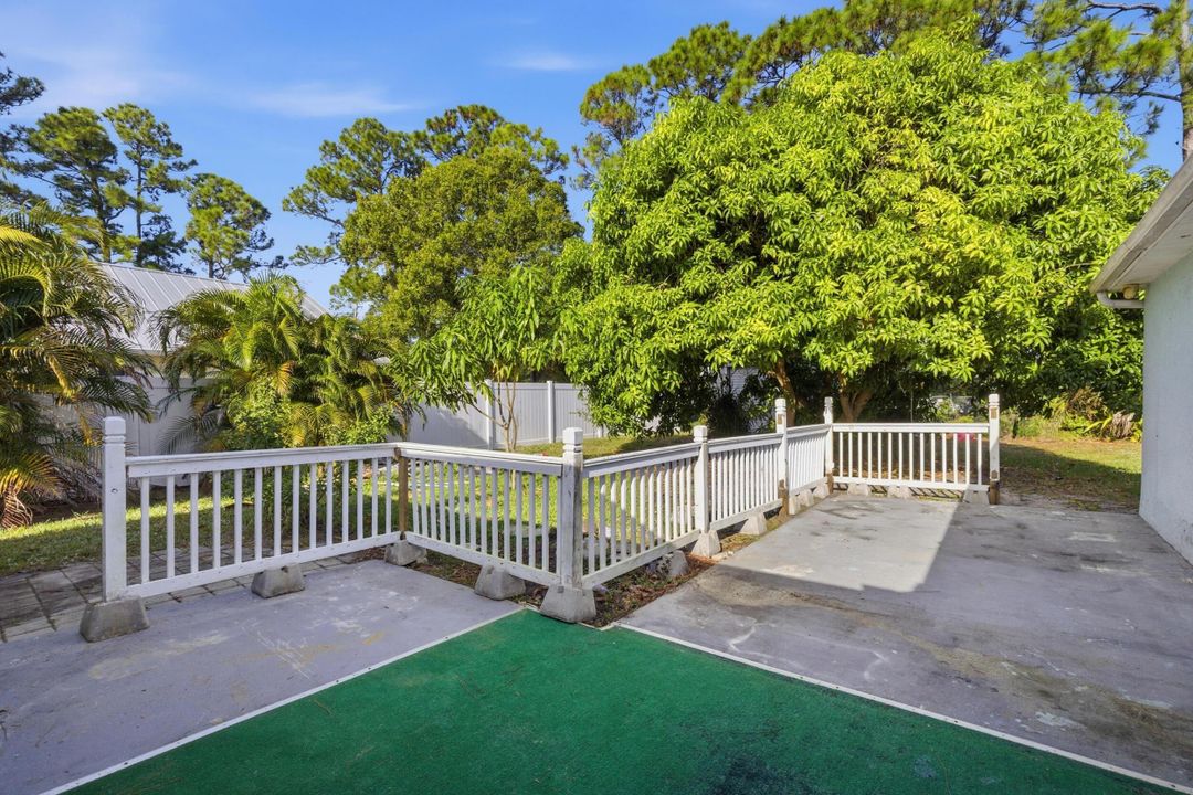 For Sale: $399,999 (4 beds, 2 baths, 1702 Square Feet)