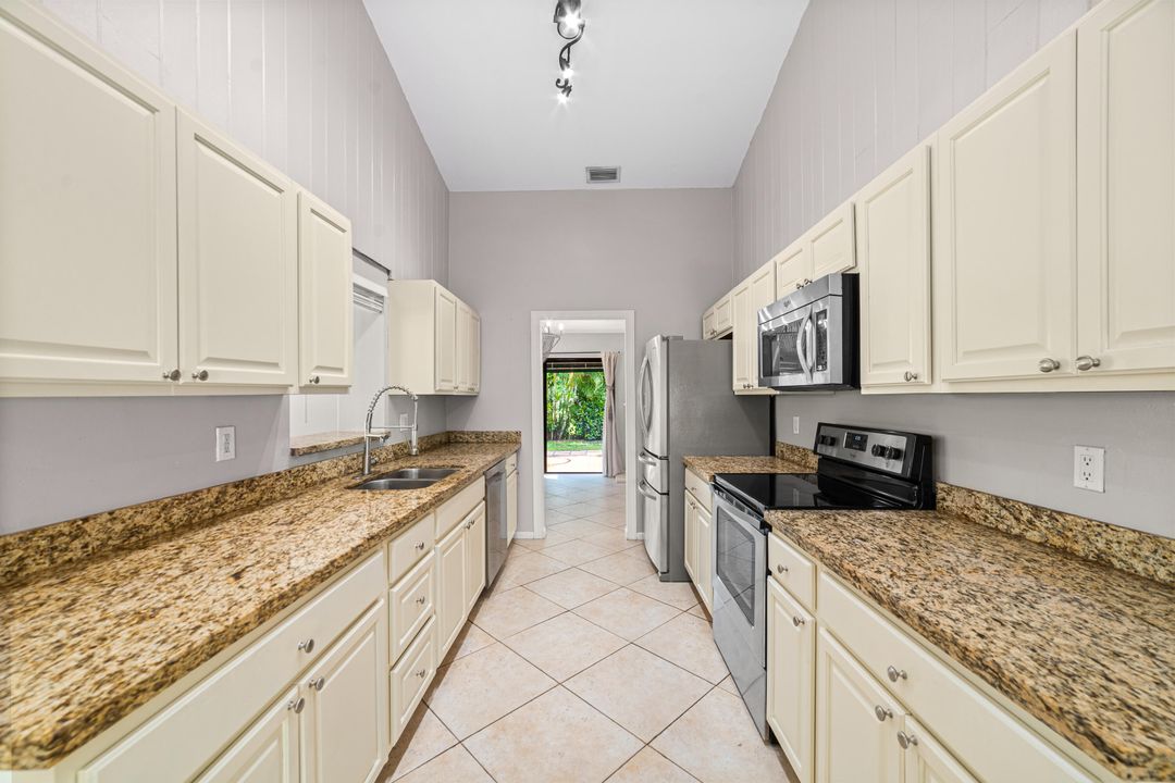 For Sale: $685,000 (3 beds, 2 baths, 2339 Square Feet)