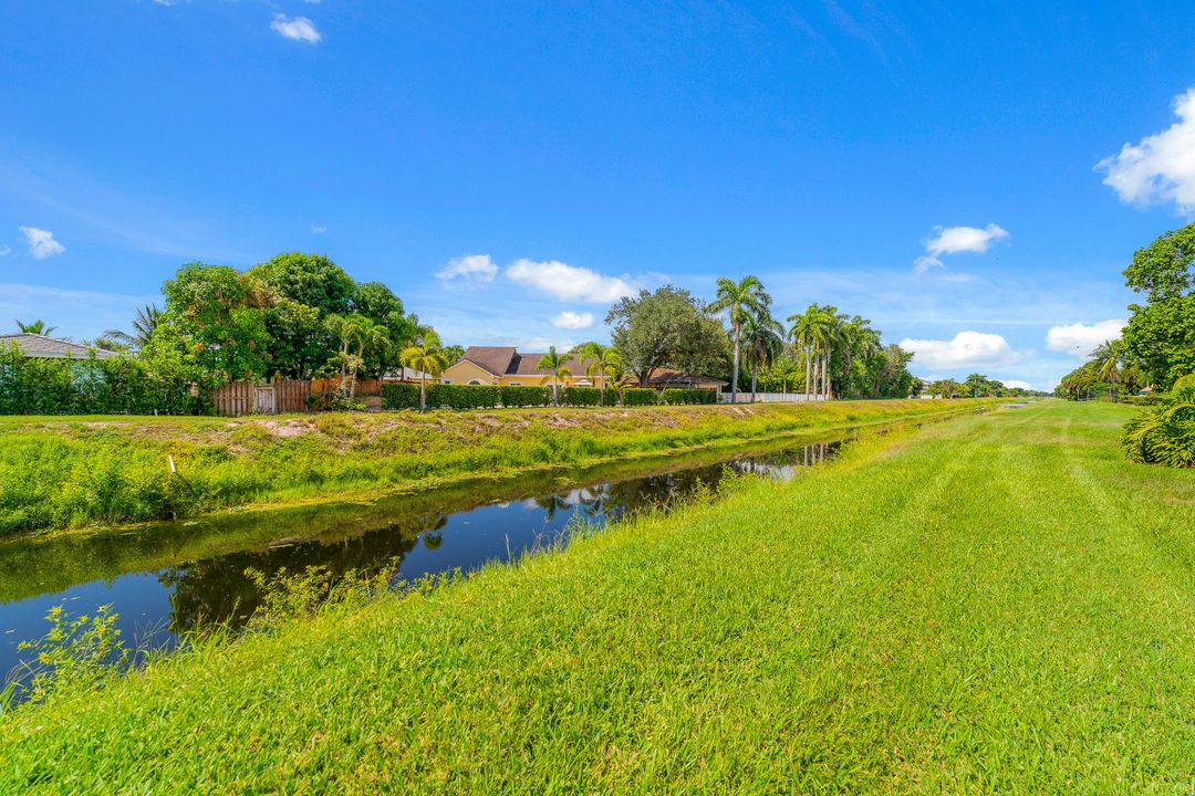 For Sale: $685,000 (3 beds, 2 baths, 2339 Square Feet)