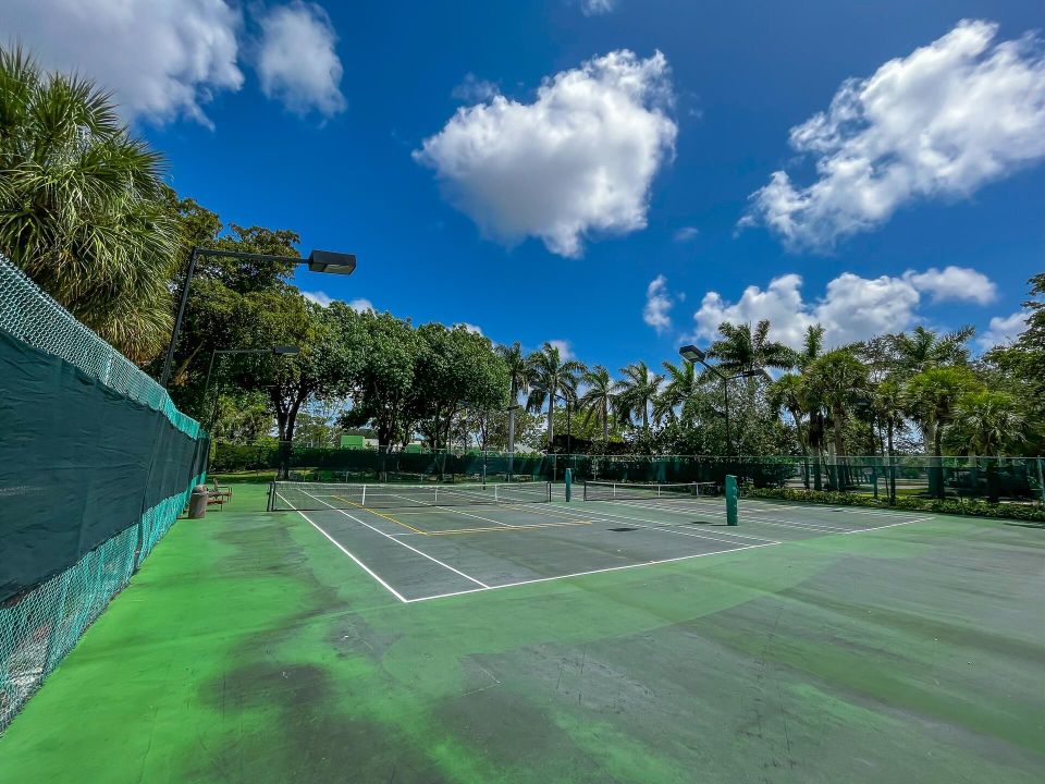 For Sale: $685,000 (3 beds, 2 baths, 2339 Square Feet)