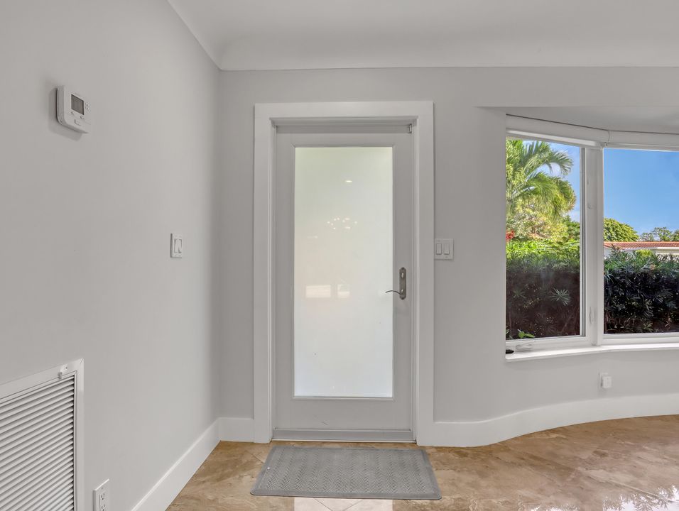 待售: $910,000 (4 贝兹, 2 浴室, 1845 平方英尺)