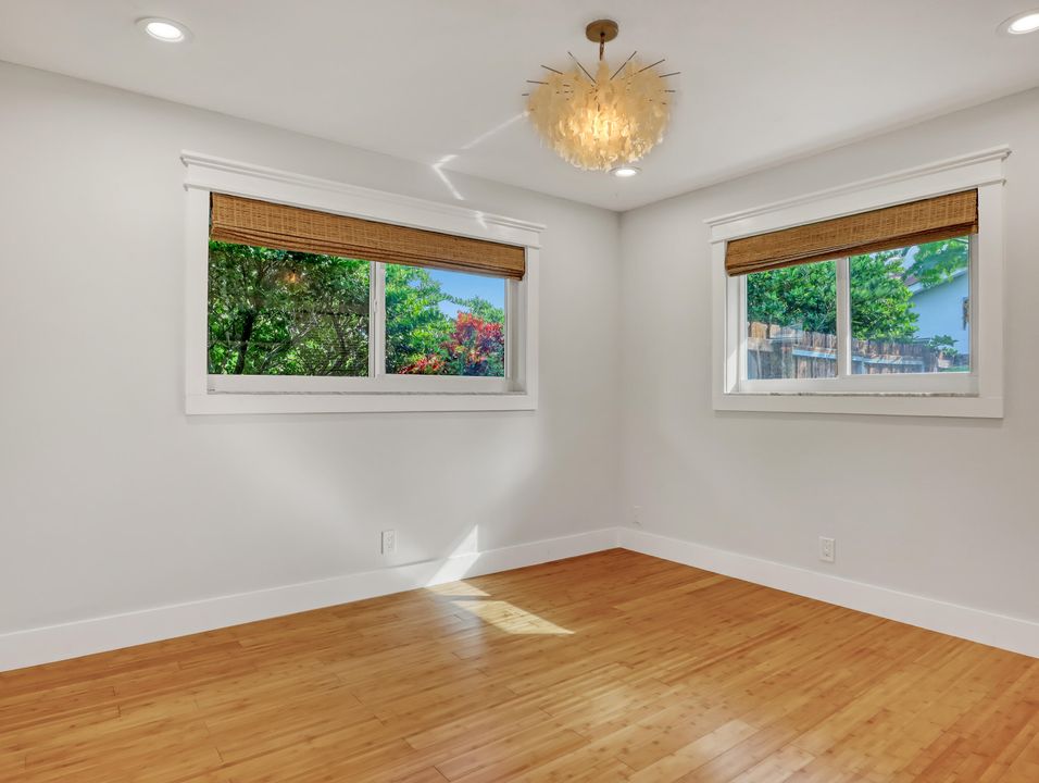 待售: $910,000 (4 贝兹, 2 浴室, 1845 平方英尺)