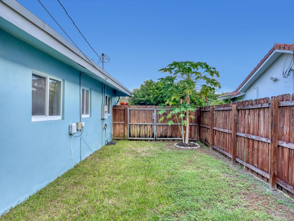 待售: $910,000 (4 贝兹, 2 浴室, 1845 平方英尺)