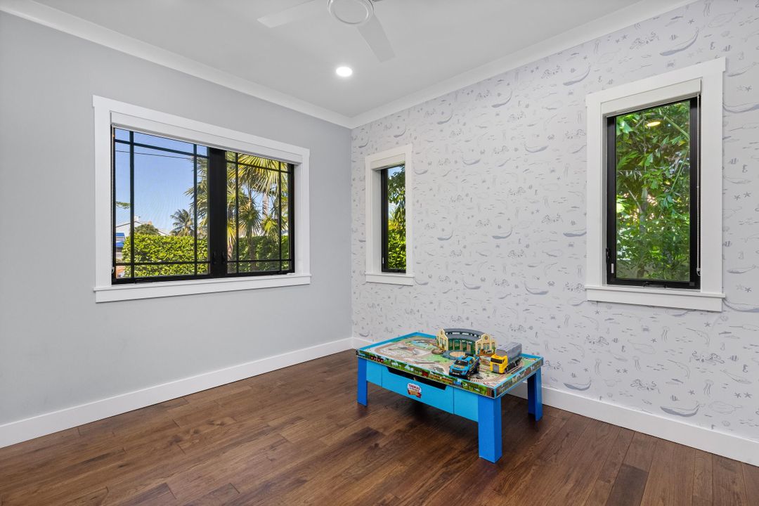 For Rent: $17,500 (3 beds, 2 baths, 2059 Square Feet)