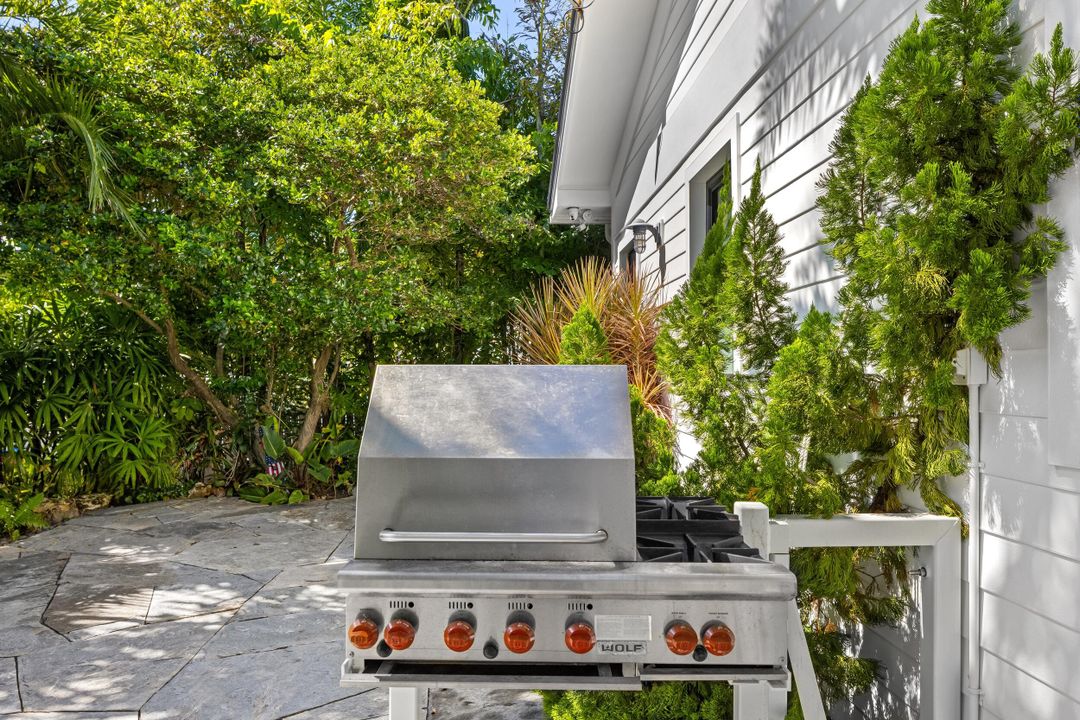 For Rent: $17,500 (3 beds, 2 baths, 2059 Square Feet)