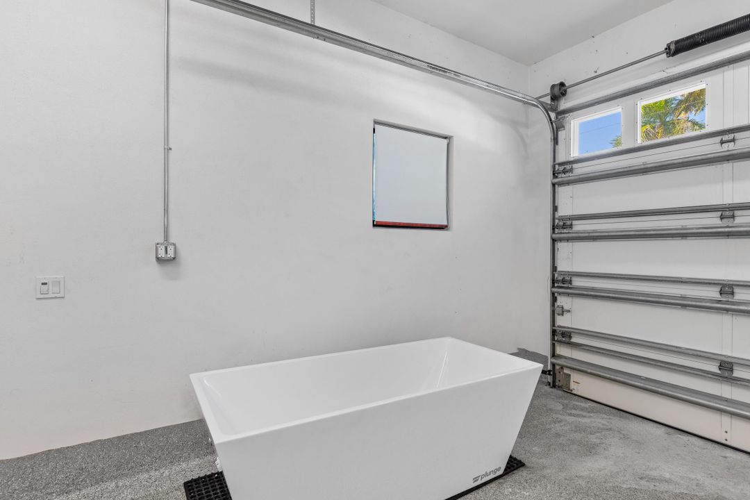 For Rent: $17,500 (3 beds, 2 baths, 2059 Square Feet)