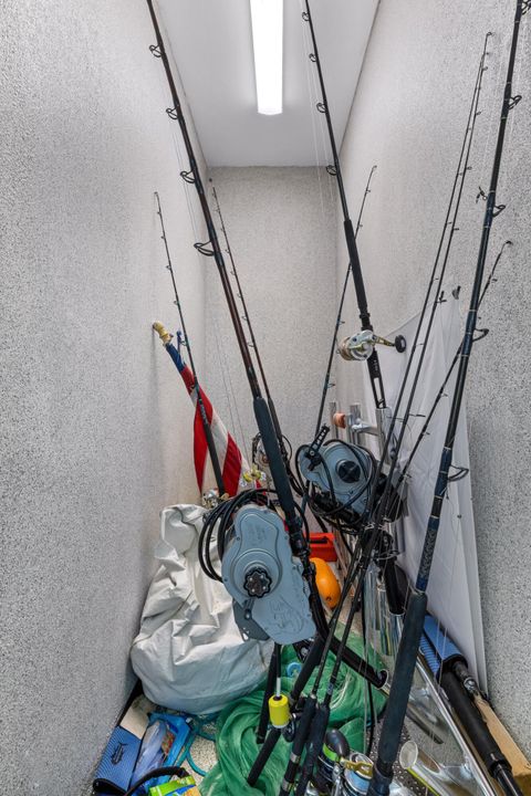 For Rent: $17,500 (3 beds, 2 baths, 2059 Square Feet)