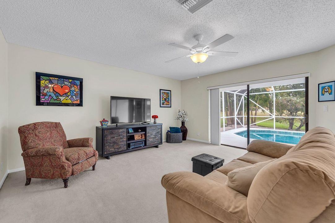 На продажу: $729,900 (4 спален, 3 ванн, 1847 Квадратных фут)