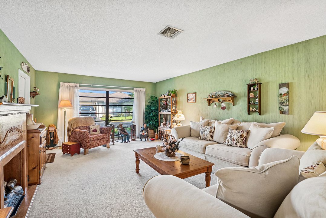 待售: $228,000 (2 贝兹, 2 浴室, 1400 平方英尺)