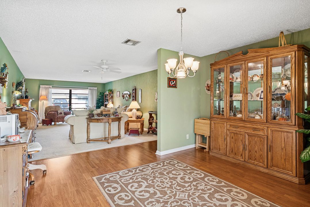 待售: $228,000 (2 贝兹, 2 浴室, 1400 平方英尺)