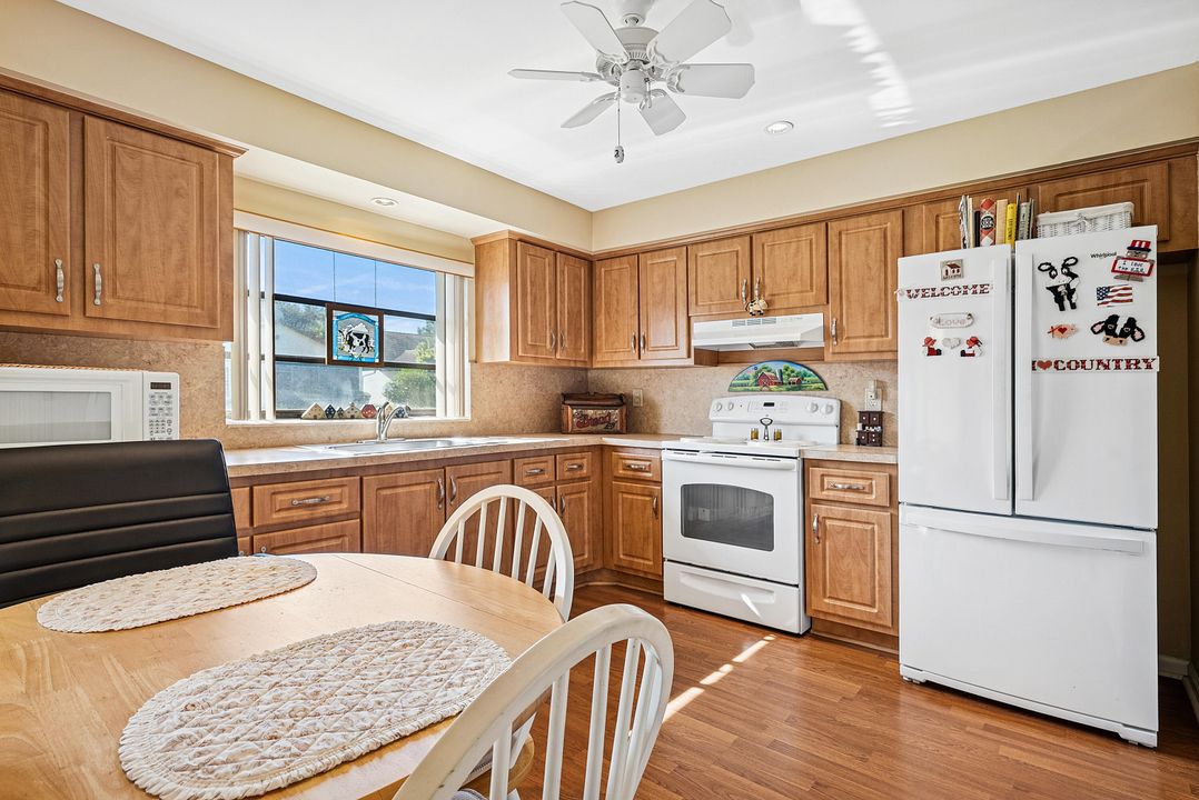 待售: $228,000 (2 贝兹, 2 浴室, 1400 平方英尺)