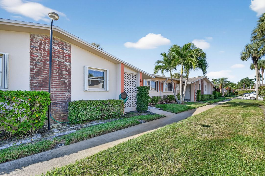 На продажу: $200,000 (2 спален, 1 ванн, 829 Квадратных фут)