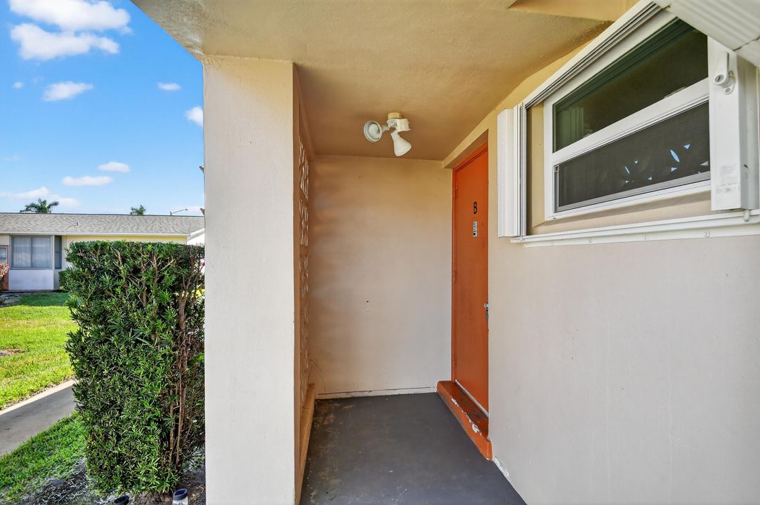 На продажу: $200,000 (2 спален, 1 ванн, 829 Квадратных фут)