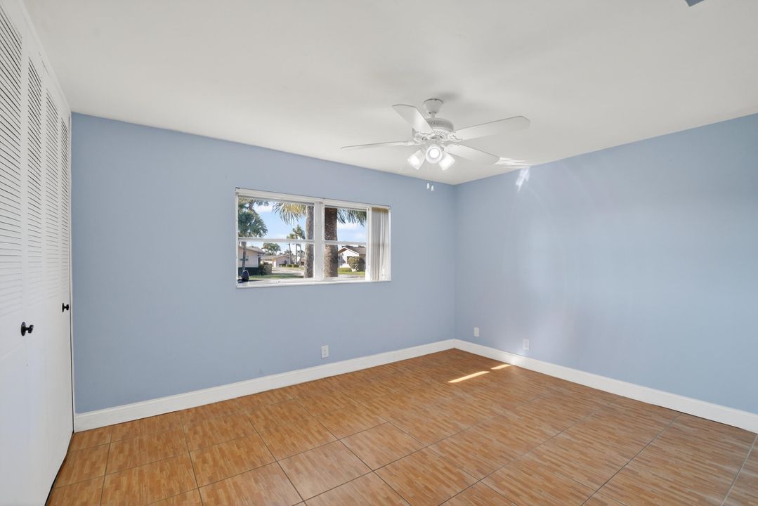 На продажу: $200,000 (2 спален, 1 ванн, 829 Квадратных фут)