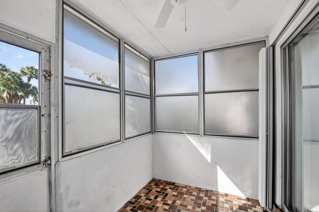 На продажу: $200,000 (2 спален, 1 ванн, 829 Квадратных фут)