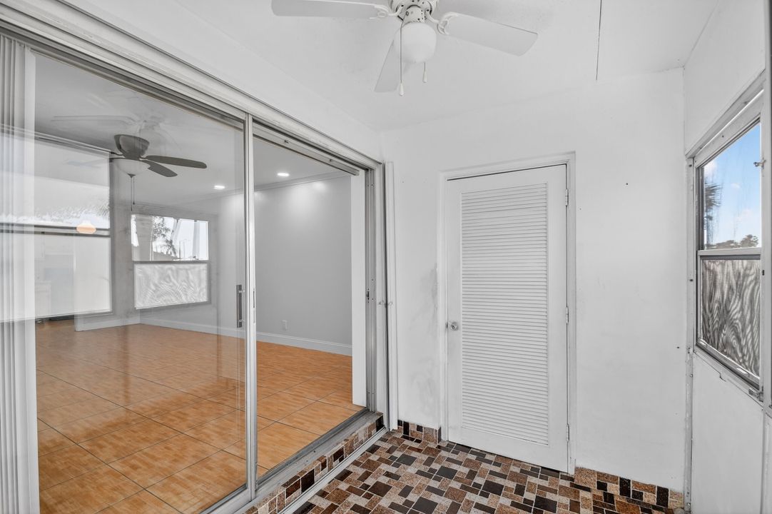 На продажу: $200,000 (2 спален, 1 ванн, 829 Квадратных фут)