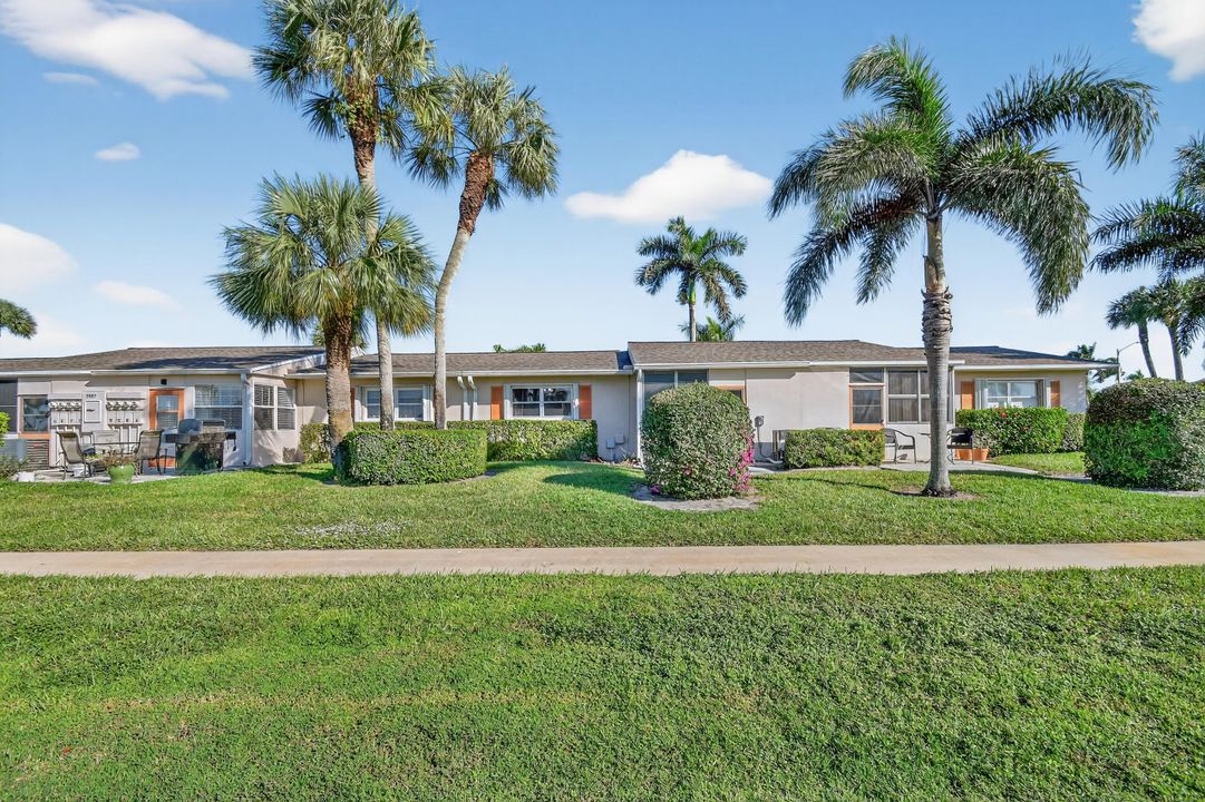 На продажу: $200,000 (2 спален, 1 ванн, 829 Квадратных фут)