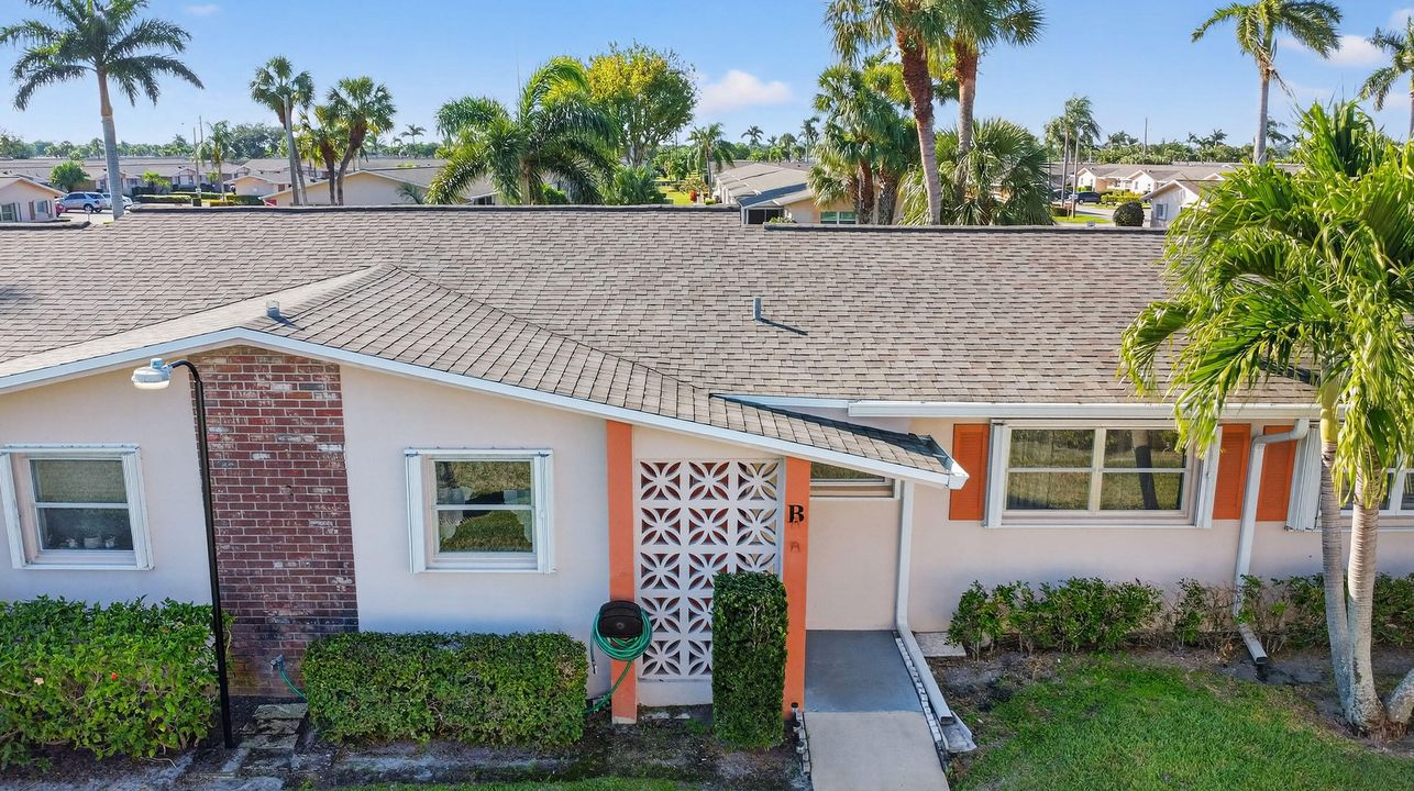 На продажу: $200,000 (2 спален, 1 ванн, 829 Квадратных фут)