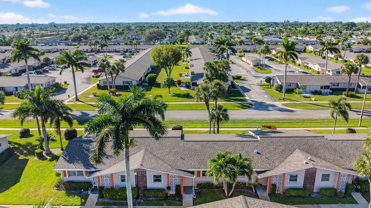 На продажу: $200,000 (2 спален, 1 ванн, 829 Квадратных фут)