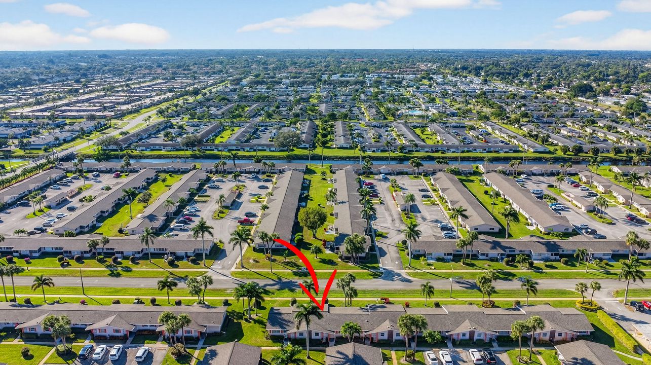 На продажу: $200,000 (2 спален, 1 ванн, 829 Квадратных фут)