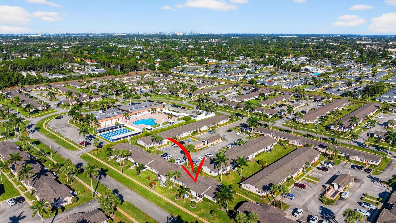 На продажу: $200,000 (2 спален, 1 ванн, 829 Квадратных фут)