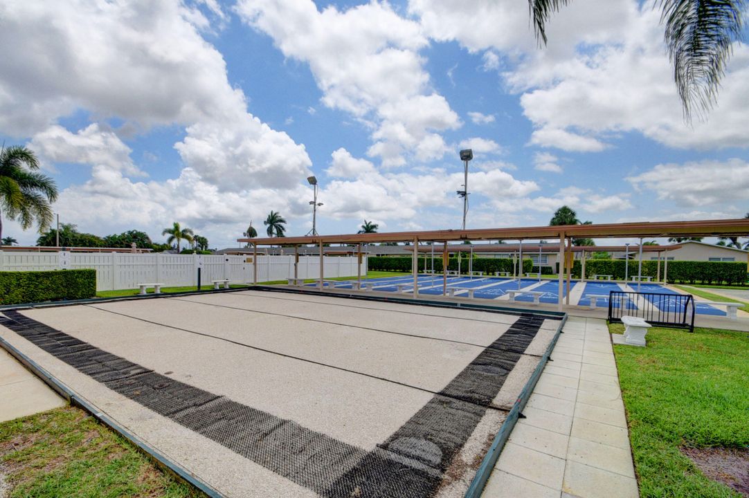 На продажу: $200,000 (2 спален, 1 ванн, 829 Квадратных фут)