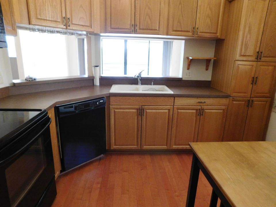 В аренду: $2,800 (3 спален, 2 ванн, 1096 Квадратных фут)