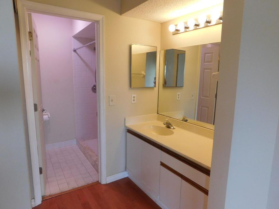 В аренду: $2,800 (3 спален, 2 ванн, 1096 Квадратных фут)